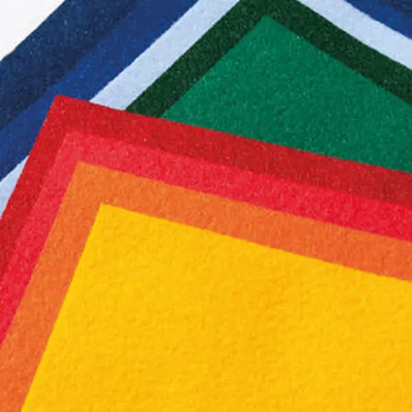Fieltro de diferentes gramajes, variedad de colores