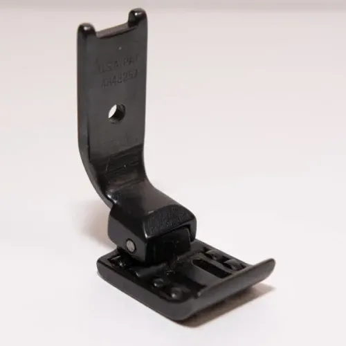 Prensatelas para máquinas de dos agujas con rodillo