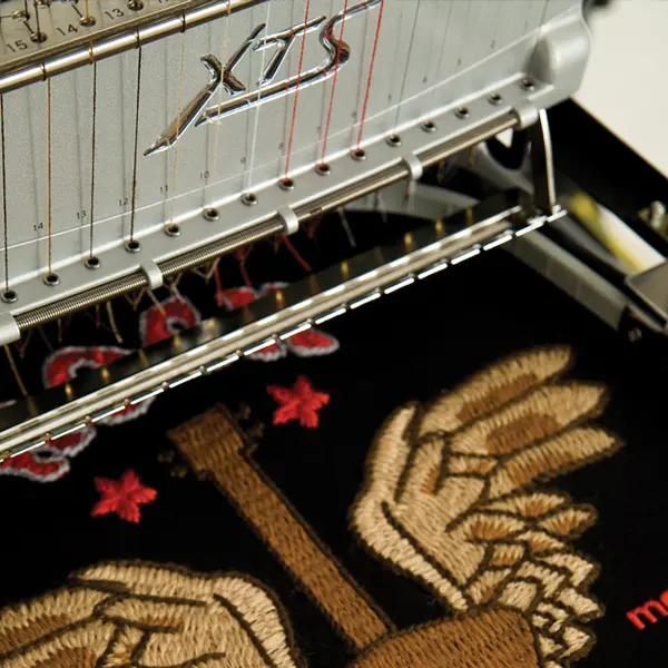 Bordadora industrial Amaya XTS de la marca Melco