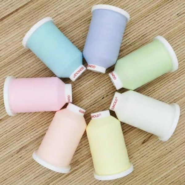 Hilo luminoso GLOWY/FLUOR para bordar de Gunold