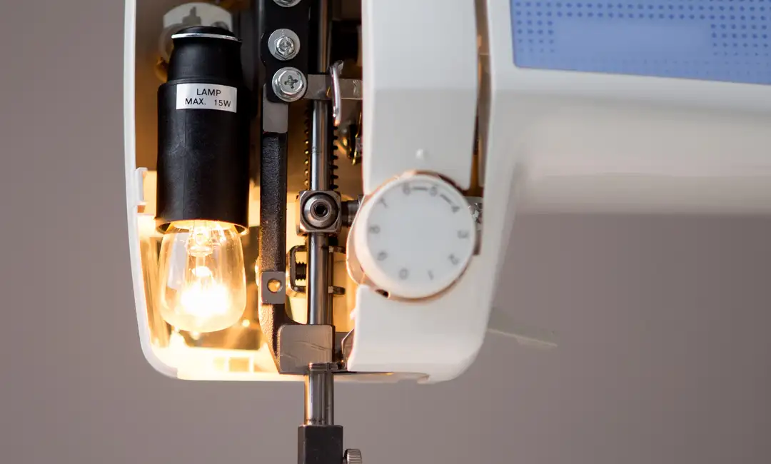 Lámparas, bombillas, correas, pedales, motores y herramientas de limpieza. Lámparas, bombillas, correas, pedales, motores y herramientas de limpieza.